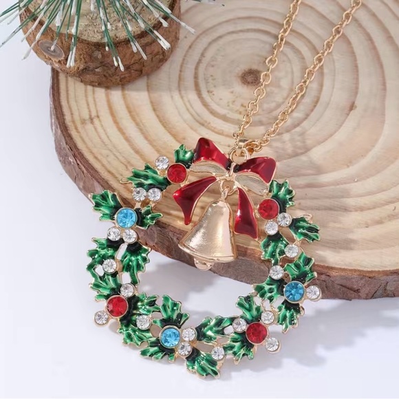🌼 Christmas Necklace Wreath with Bell Charm Gold or Silver Tone - Picture 3 of 5